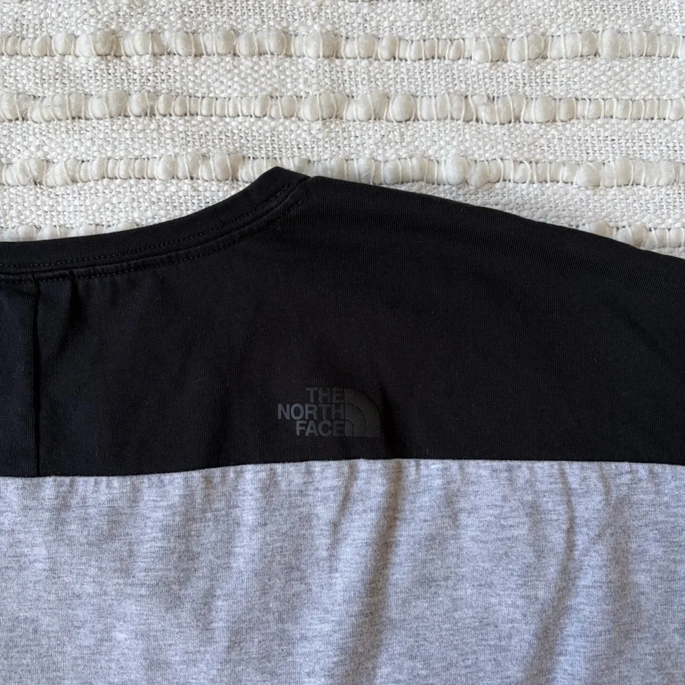 The North Face Black and Gray Colorblock Cropped T-Shirt Size Women’s XL - Picture 4 of 11